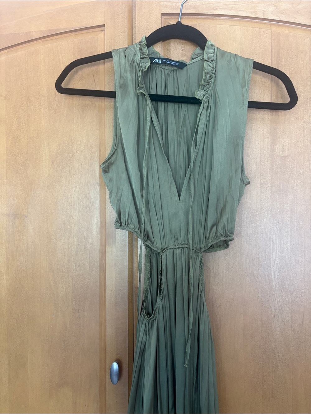 Wrinkle Effect Cut Out Maxi Dress with Cutout Waist - Picture 3 of 7